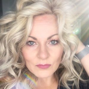 Meet your Posher, Deanna